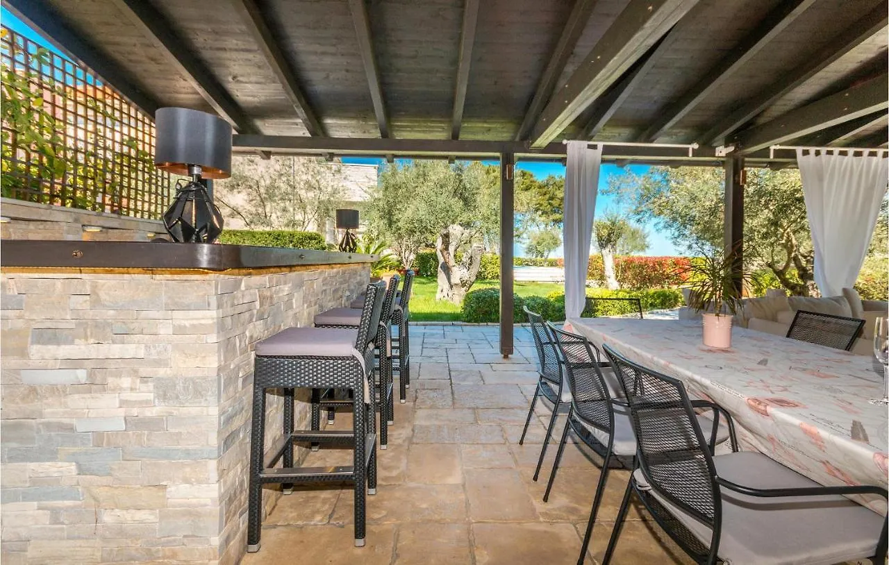 Stunning Home In Ugljan With Kitchen Croacia